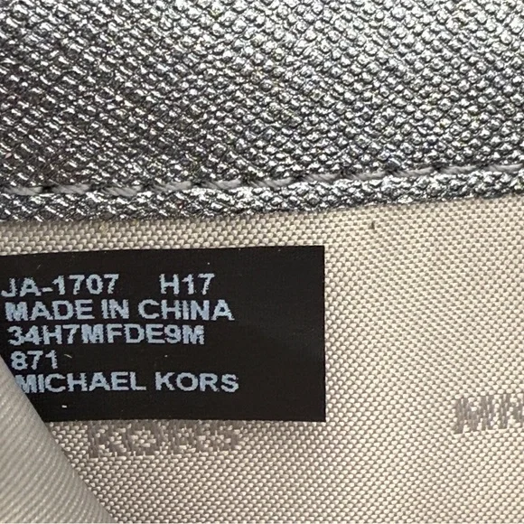 Michael Kors Large Smartphone Wallet - Metallic Silver Glitter - Picture 10 of 13